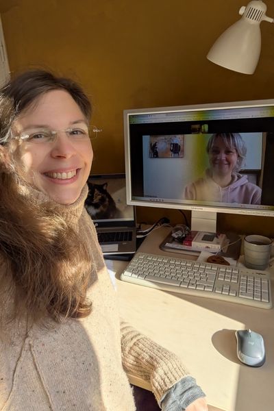 Selfie von Mara Hoffmann und Katja Henopp von Leben mit Katze bei ihrer Viko.